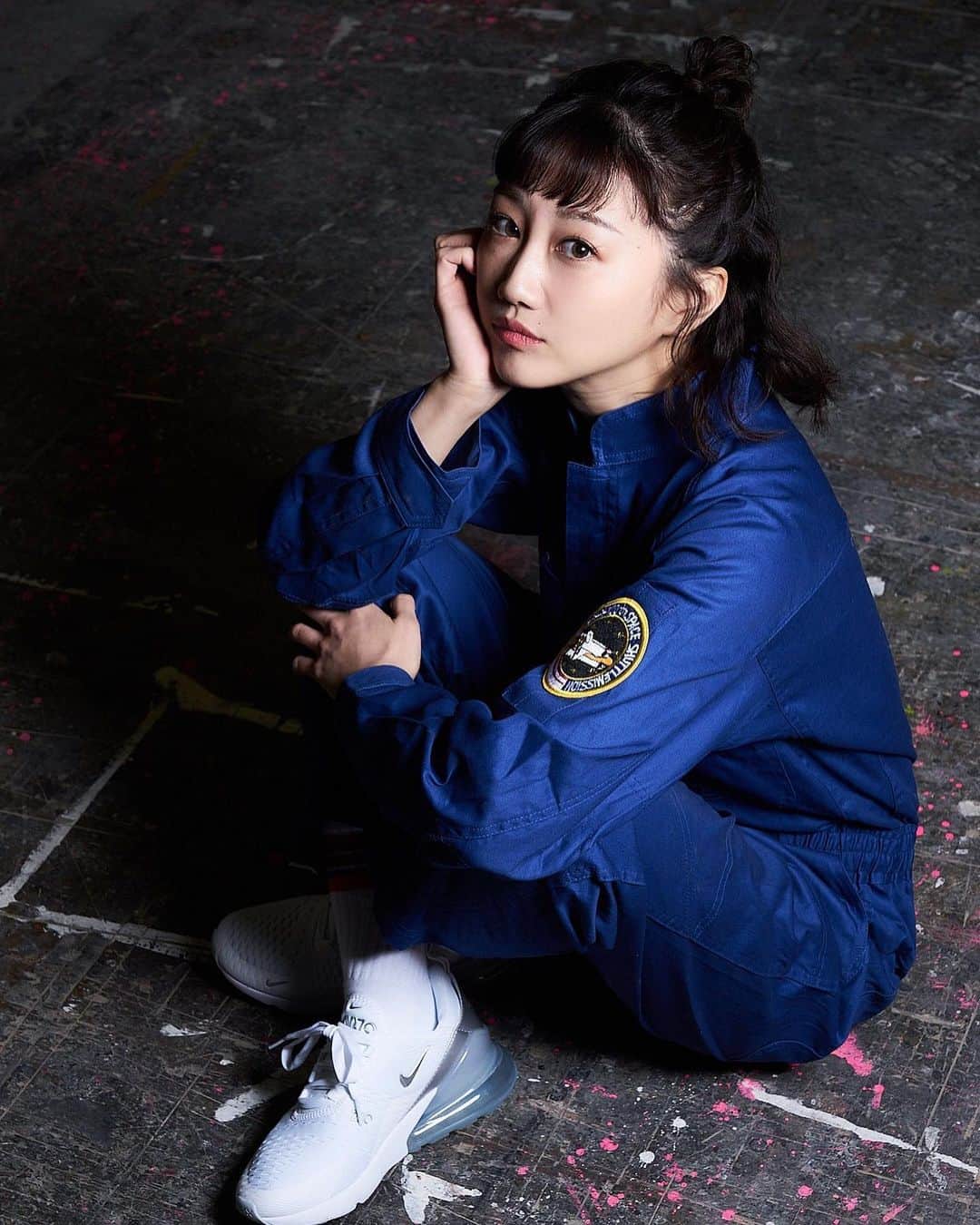 樹麗さんのインスタグラム写真 - (樹麗Instagram)「劇団BABEGO!GO! 👽第5回公演👽  舞台「3匹のインベーダー」 -愛は地球を滅亡させる！？- 作・演  斎藤栄作  ええ、気合い入っています🌍  でもそれだけじゃなくて わくわくが止まらない〜 稽古を進める度に高い壁が見えて これは今の私を一枚も二枚もめくらなきゃだめだと。 まずそんな現場に出逢えることが幸せで 心がめりめりと音を立てています🧅🫶🧅  〈インベーダー、宇宙〉 ってくくりだけど、実はチラシ裏に 「そう遠くない未来の決断を今、目撃せよ！」 って書いてあるの。  読めば読むほど本当に深い本なのも最高だけど お客様はそんなことは最初考えないでも楽しめる、 それも最高だと思う。  あと一カ月、全力で仕上げるので ぜひ劇場まで目撃しにきてください🛸  --------------------------------------------  🛸2023 〈4月〉 18日 (火)  19:00 19日 (水)  14:00/19:00 20日(木)  19:00 21日 (金)  14:00/19:00 22日(土)  13:00/18:00 23日(日)  12:00/16:00  🛸中野テアトルBONBON 中央・総武線／東京メトロ東西線　中野南口より徒歩5分。  🛸前売指定席 最前列特典付き  8,000円 通常席  6,000円  🌍樹麗からのご予約 https://ticket.corich.jp/apply/227135/005/ （プロフィール欄からも飛べるようになっております☺︎）  -------------------------------------------  有難いことに千秋楽がほぼ完売に近いですので どしどし連絡もお待ちしておりま〜す👽🫶  #舞台#3匹のインベーダー #宇宙人#宇宙 #未来の話#👽#🛸#🌍」3月20日 2時49分 - juri_kami_0213