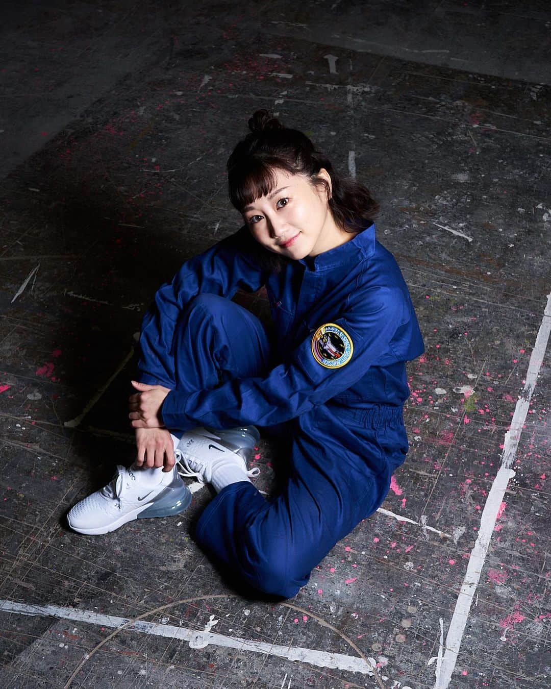 樹麗のインスタグラム：「劇団BABEGO!GO! 👽第5回公演👽  舞台「3匹のインベーダー」 -愛は地球を滅亡させる！？- 作・演  斎藤栄作  ええ、気合い入っています🌍  でもそれだけじゃなくて わくわくが止まらない〜 稽古を進める度に高い壁が見えて これは今の私を一枚も二枚もめくらなきゃだめだと。 まずそんな現場に出逢えることが幸せで 心がめりめりと音を立てています🧅🫶🧅  〈インベーダー、宇宙〉 ってくくりだけど、実はチラシ裏に 「そう遠くない未来の決断を今、目撃せよ！」 って書いてあるの。  読めば読むほど本当に深い本なのも最高だけど お客様はそんなことは最初考えないでも楽しめる、 それも最高だと思う。  あと一カ月、全力で仕上げるので ぜひ劇場まで目撃しにきてください🛸  --------------------------------------------  🛸2023 〈4月〉 18日 (火)  19:00 19日 (水)  14:00/19:00 20日(木)  19:00 21日 (金)  14:00/19:00 22日(土)  13:00/18:00 23日(日)  12:00/16:00  🛸中野テアトルBONBON 中央・総武線／東京メトロ東西線　中野南口より徒歩5分。  🛸前売指定席 最前列特典付き  8,000円 通常席  6,000円  🌍樹麗からのご予約 https://ticket.corich.jp/apply/227135/005/ （プロフィール欄からも飛べるようになっております☺︎）  -------------------------------------------  有難いことに千秋楽がほぼ完売に近いですので どしどし連絡もお待ちしておりま〜す👽🫶  #舞台#3匹のインベーダー #宇宙人#宇宙 #未来の話#👽#🛸#🌍」