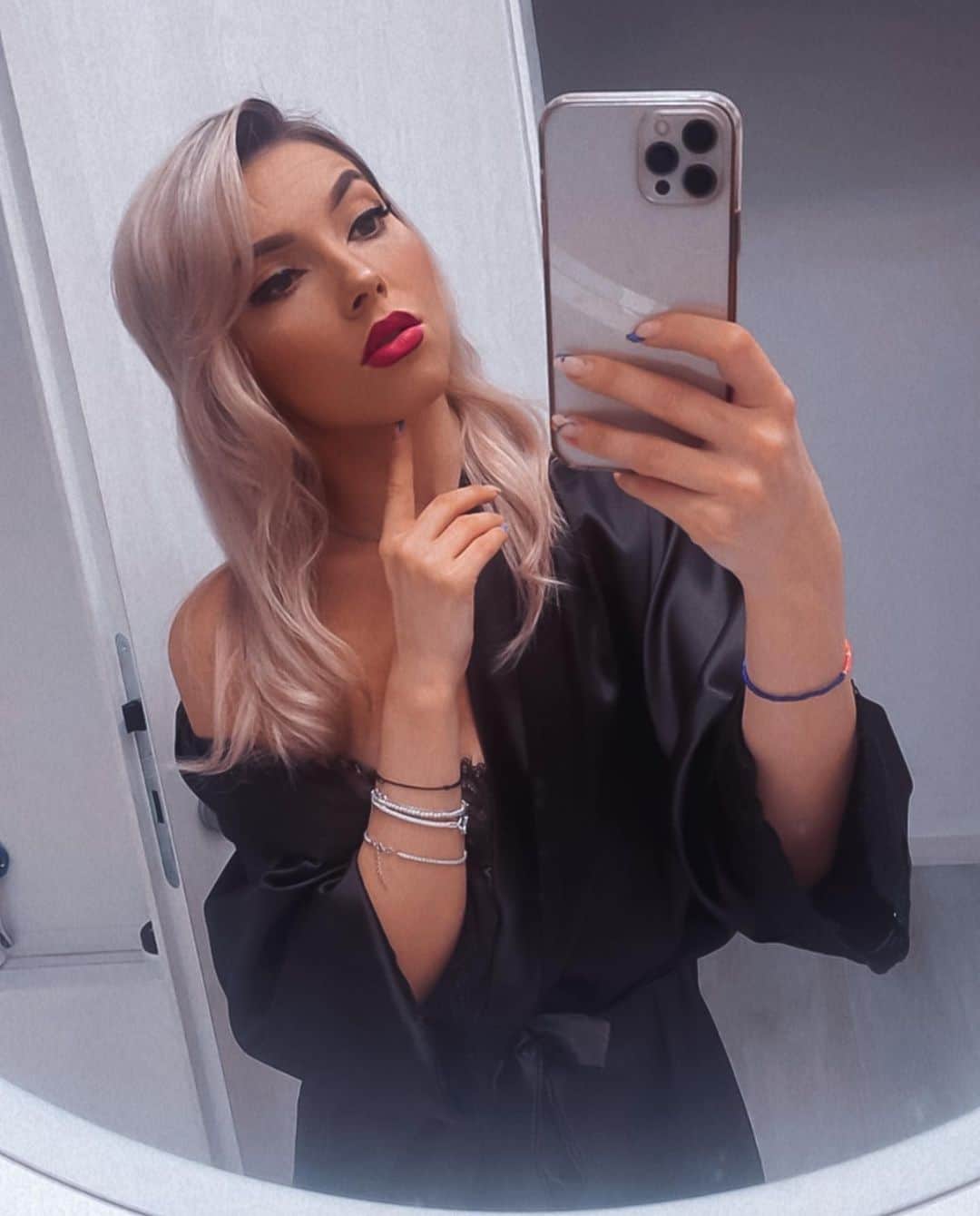 のインスタグラム：「I am not single !  I’m in Love With my freedom ! 🔓 #freedom #freedomlife #freedomlifestyle #🔓 #beyourself #beyou #happy #happylife #newlife #newadventures  #blonde #blondehair #blondhairdontcare #❤️」