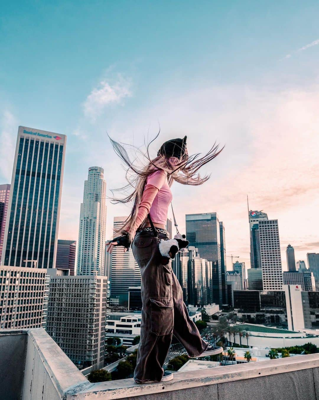 アナスタシア・スファギナさんのインスタグラム写真 - (アナスタシア・スファギナInstagram)「🏙️🌅 Ph: @dest0n   #ruffles #downtown #la #california #photography」3月20日 2時55分 - anastasiya_fukkacumi