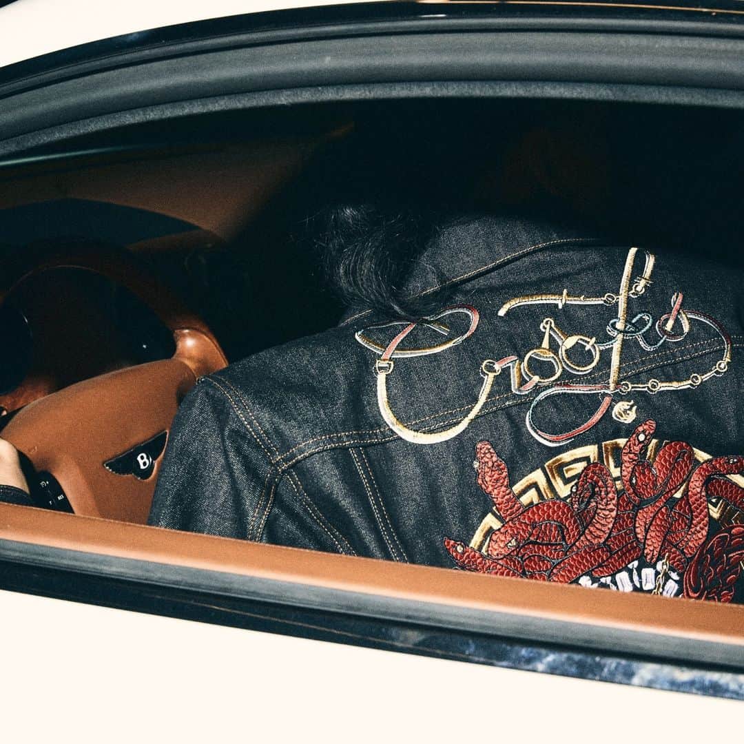 Crooks & Castlesのインスタグラム：「crooksncastles.com  #crooksandcastles #streetwear #denim」