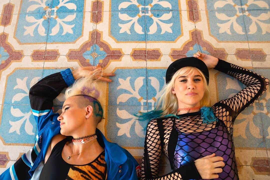NERVOさんのインスタグラム写真 - (NERVOInstagram)「Something about the tiles in Doha… 🤔 #throwback last year in Doha for @fifaworldcup!!! Good times ⚽️🏟️🏆🥰#sundaymood #sistersunday」3月20日 3時02分 - nervomusic