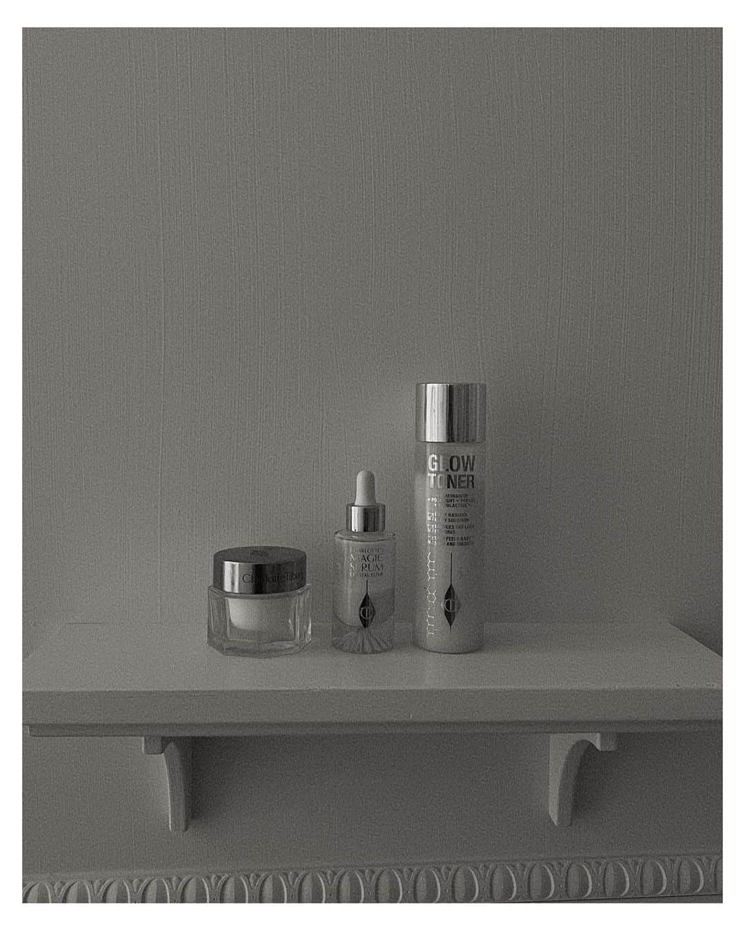 エレオノーラ・カリシさんのインスタグラム写真 - (エレオノーラ・カリシInstagram)「Honestly my allies for the last few months to alleviate the signs of emotional fatigue on my face. They have been in my beauty in all these recent moves and I must say that the 'hydration and glow are really good. Thus return my over-35 beauty tips #ChoiceOfTheWeek #CharlotteTilbury」3月20日 3時42分 - eleonoracarisi