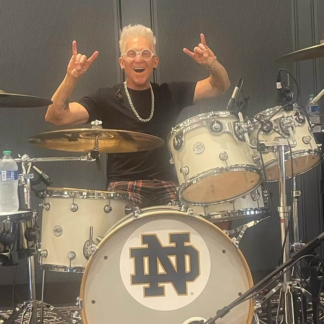 マーク・シュルマンのインスタグラム：「⠀ Yes, everybody I’m actually doing a keynote speech for the faculty of Notre Dame! 🍀  #ExistLoudly 🤟  #hackingattitude #notredame #fightingirish #keynotespeaker #drummer #markschulman」