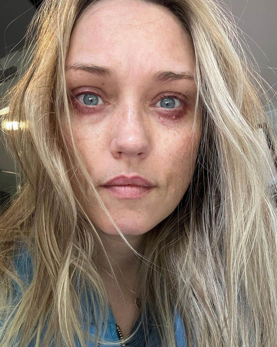 クレア・グラントのインスタグラム：「That morning after red mascara though.」