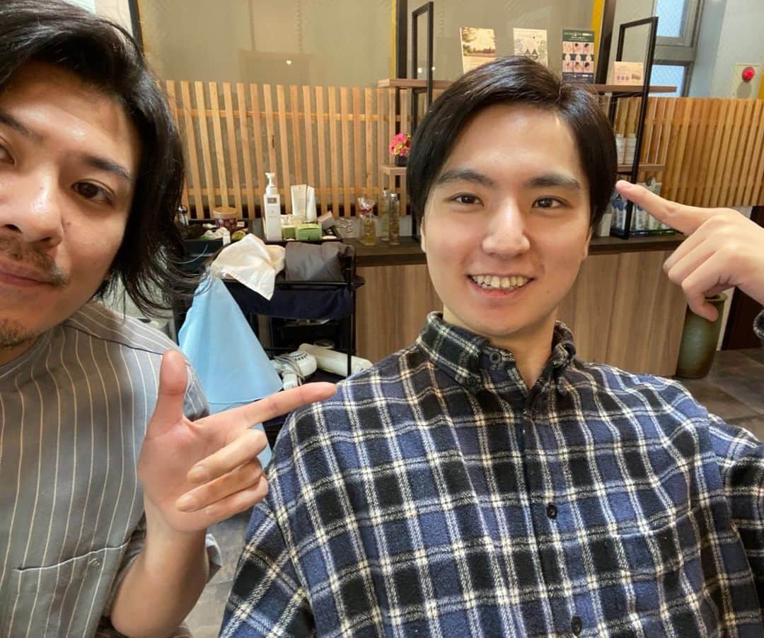 一平（Gパンパンダ）さんのインスタグラム写真 - (一平（Gパンパンダ）Instagram)「髪切りっぺー！  今週末はワタナベNo.1決定戦準決勝！ がんばるためにも、スッキリしてきたのです。  いつもと同じ髪庵ゆかしさん。 おしゃれをまったく分かっていないので、いつも通りたくみさん @takumi_kanbayashi におまかせヘアーで依頼して、いい感じにしてもらいました。本当に助かる……！！陰キャな僕でも助かる……！！ 陰キャでも、陽キャでも、どんな方でも、いい感じにしてくれるはずです……！！！ (桜新町駅にあります！)  --------------  昨日はピュート村田が家に泊まりにきた！！！！  #髪庵ゆかし #桜新町 #美容院 #ピュート #Gパンパンダ」3月15日 23時23分 - gpanpanda_ippei
