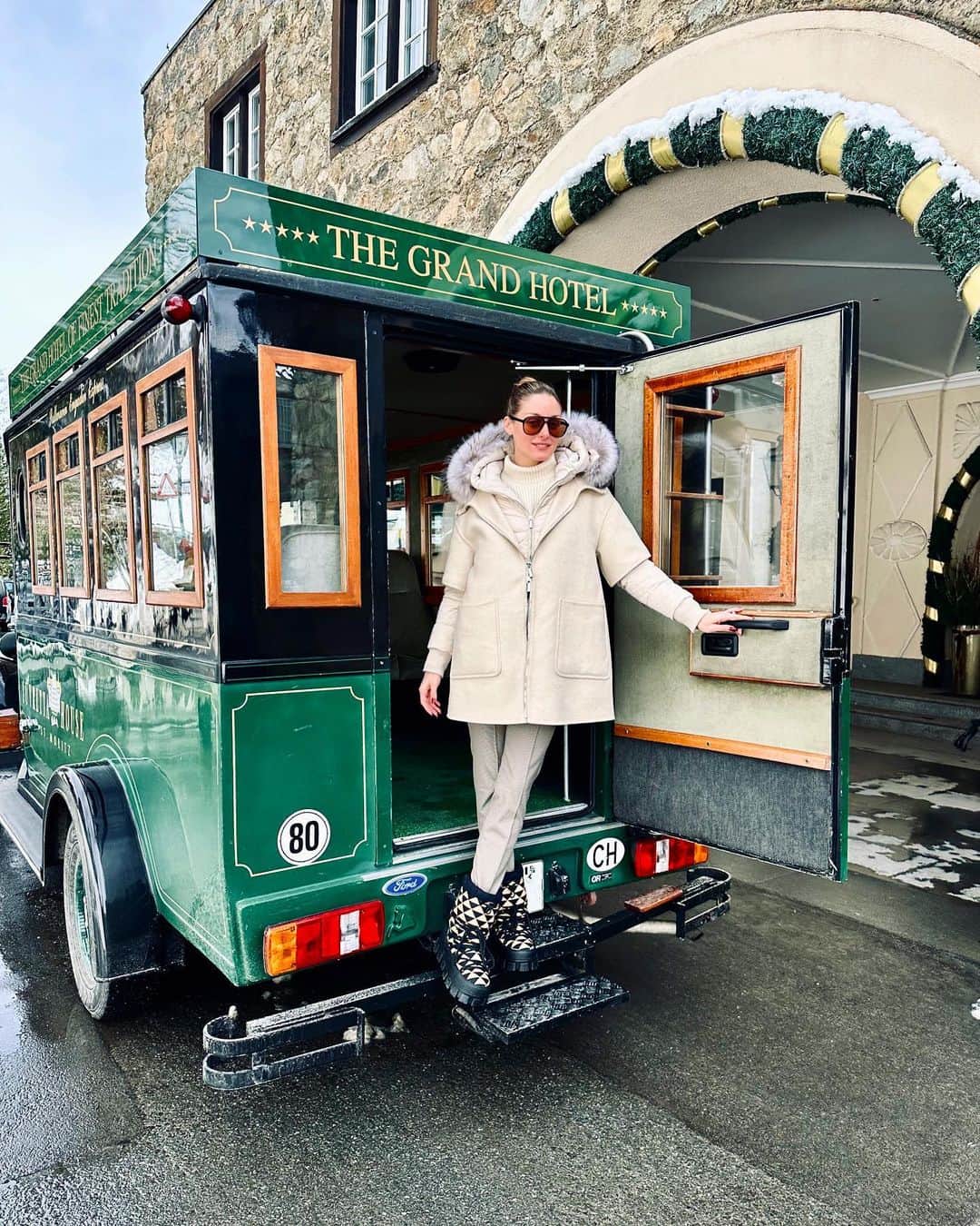 オリヴィア・パレルモのインスタグラム：「💫💃🏻Wrapping up the ski season in my winter❄️☃️ happy place! @suvrettahouse @stmoritz」