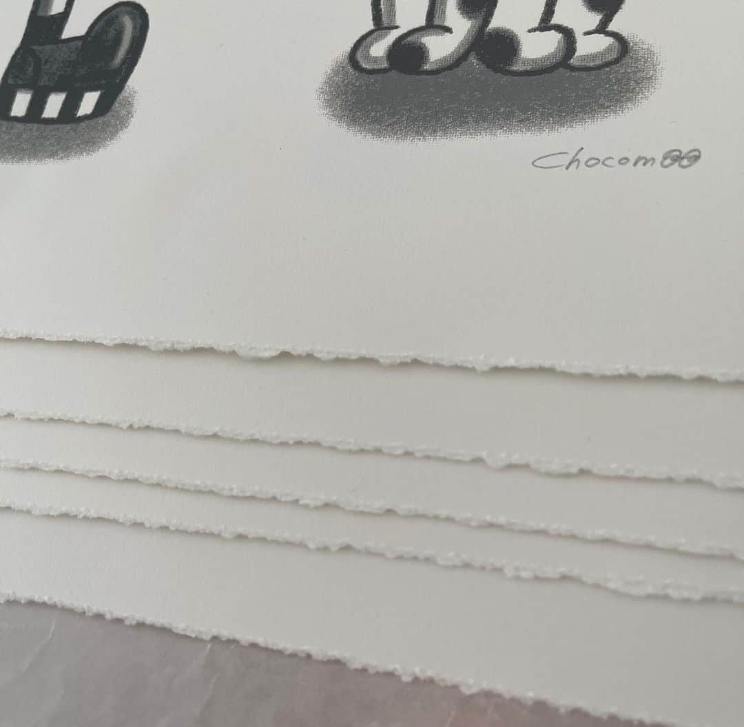 chocomooさんのインスタグラム写真 - (chocomooInstagram)「ONLINE NOW!  @thisisblueybluey   ‘Kind’ by @yukachocomoo  - 4 Colour Screen Print on Somerset Satin Paper - 57cm x 55cm - Hand Signed edition of 40 - Comes with certificate of authenticity - £99.00 + relevant shipping costs  www.blueybluey.com  #blueybluey #chocomoo」3月15日 23時44分 - yukachocomoo