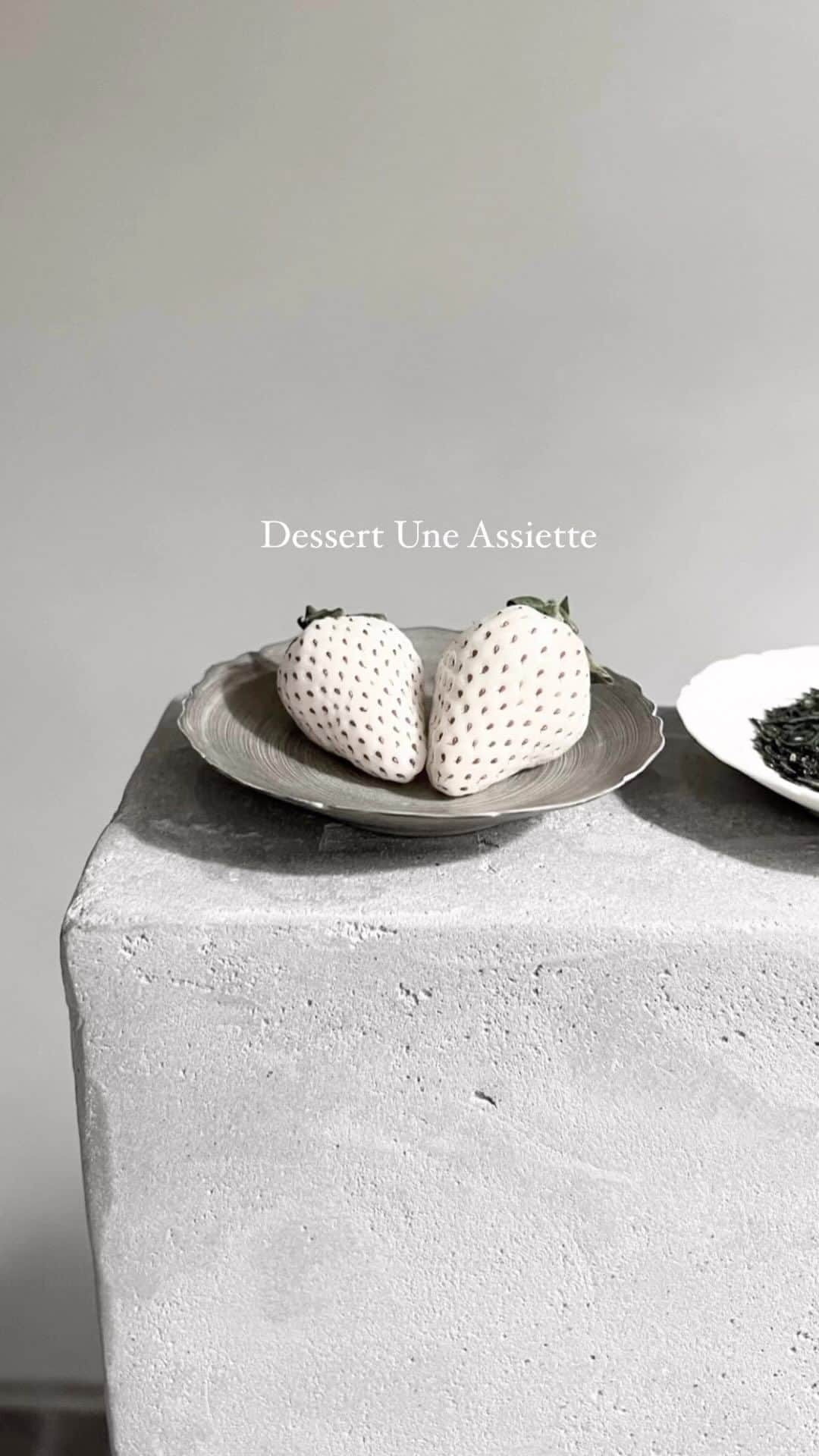 あやなのインスタグラム：「Dessert Une Assiette / 池下　 @dessert_une_assiette   2023 ホワイトデーコース🤍  池下にある会員制のお店♡ 今回もとってもおいしかった🫶🏻  🍴　#ayaaana_g   #アシェットデセール #デセール #デセールアンアシェット#名古屋グルメ#愛知グルメ#デザート @ayaaana_g」