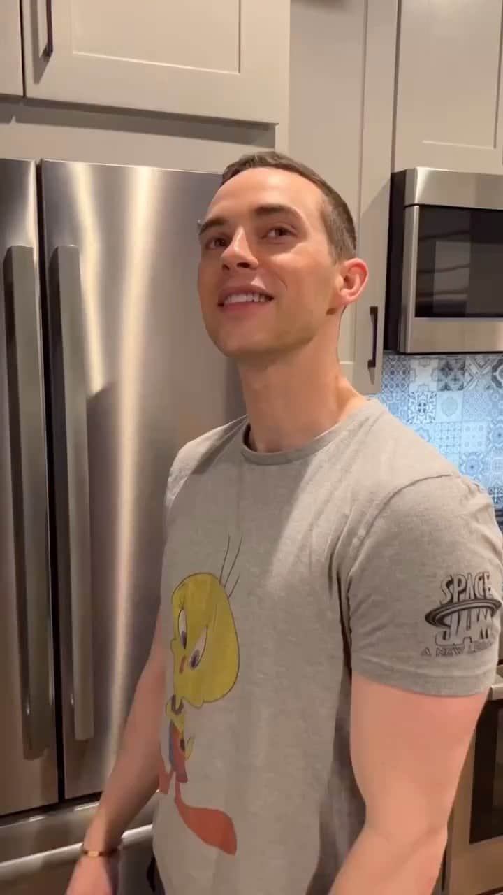 アダム・リッポンのインスタグラム：「I take my ice very seriously ❄️❄️❄️」