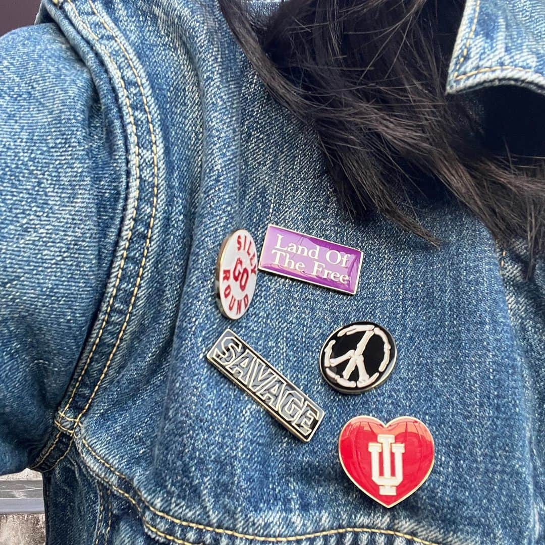 kojiさんのインスタグラム写真 - (kojiInstagram)「PINS❤️⚪️⚫️☮️」3月16日 0時22分 - kamiya_my