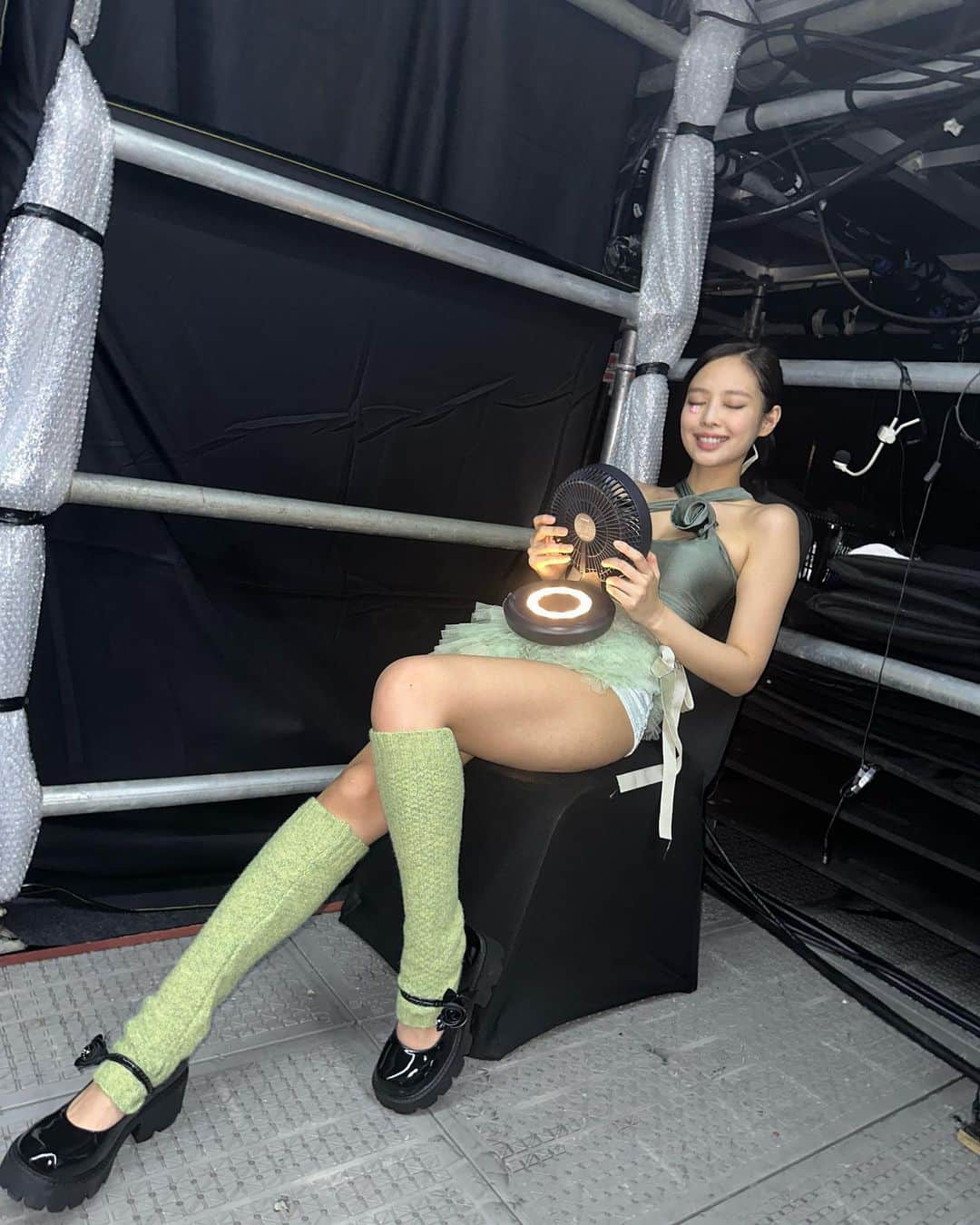 ジェニーさんのインスタグラム写真 - (ジェニーInstagram)「Back at it in Kuala Lumpur💚」3月16日 0時33分 - jennierubyjane