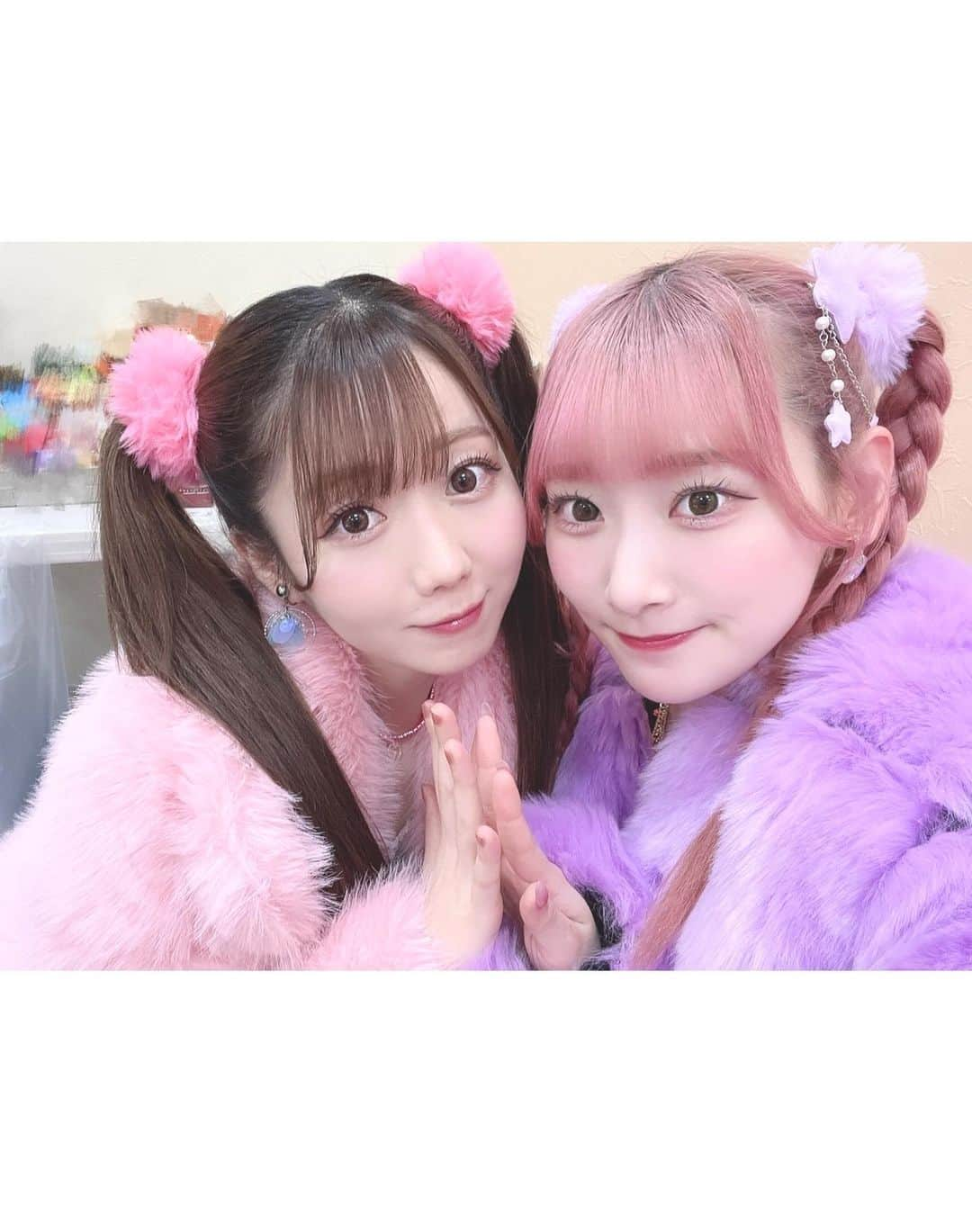 齋藤樹愛羅さんのインスタグラム写真 - (齋藤樹愛羅Instagram)「♡  みりにゃ改めてお誕生日おめでとう〜！🐈✨  JunkieaのMV、ぽんぽんも上着も色違いで嬉しかった〜🤍  インスタにも載せちゃいます🫶🏻！」3月16日 0時33分 - saito_kiara_