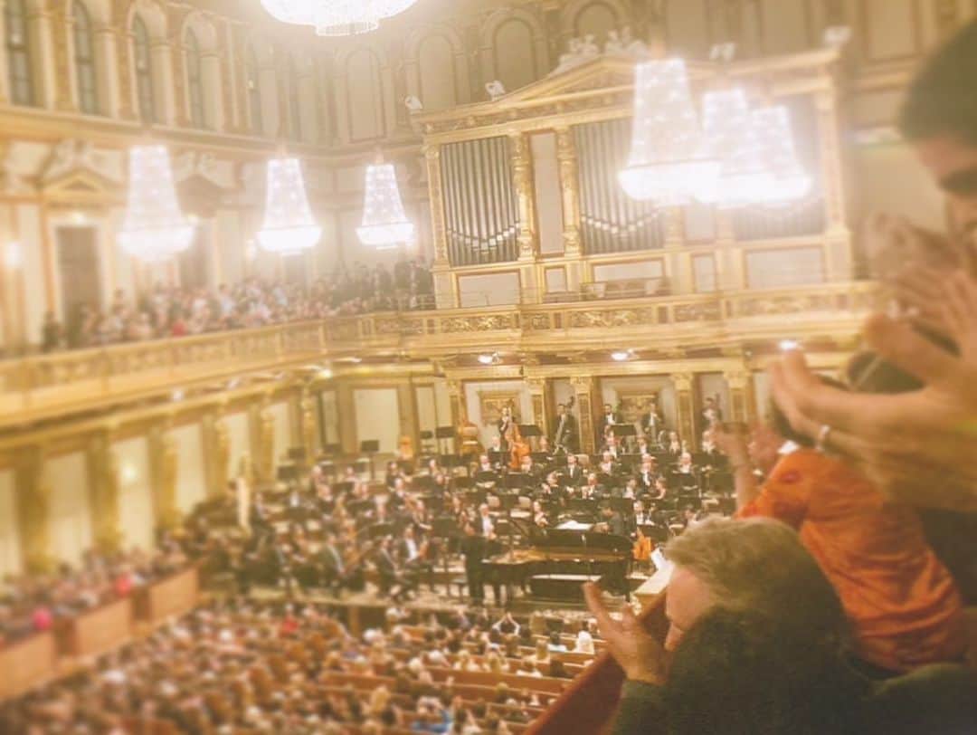 反田恭平さんのインスタグラム写真 - (反田恭平Instagram)「Musikverein is a one and only hall for me.  It was a memorable time. I was happy to come back once again. Thank you 😌  By the way, It was very emotional to be able to go from home to the hall. Not from the hotel !! I mean…moved here in Vienna from Poland))  Rachmaninoff: Piano Concerto No.3 op.30  11-14.03/2023  #tonkünstlerorchester  #musikverein #rachmaninoff #yutakasado #kyoheisorita  #life #pianist」3月16日 0時35分 - kyoheisorita