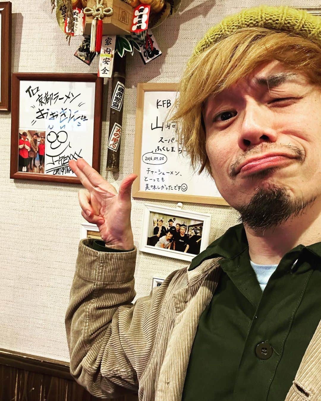 タクマ さんのインスタグラム写真 - (タクマ Instagram)「いわきでライブ後に京都ラーメン『おおきに』見つけたんで10-FEETで行ってきました。なんとJ-REXXXも行ってたのね^ ^美味しかったー  #福島 #いわき #ラーメン #京都」3月16日 0時48分 - takumamitamura