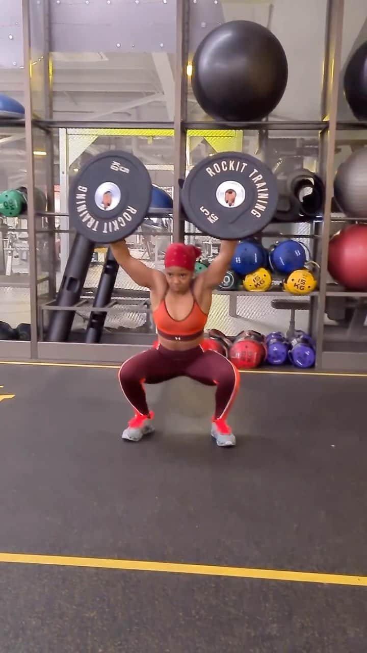 Squatsのインスタグラム：「Plate Workout!🔥 @angonxo #squats #fitness #gym」