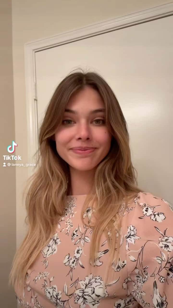 Laneya Graceのインスタグラム：「love love LOVE the Glacial Bay Clay Mask from @knowbeauty. it’s so easy to use and it only has natural ingredients so it’s perfect for my overly sensitive skin. stock is limited so RUN, don’t walk, to the link in my bio now to get yours」