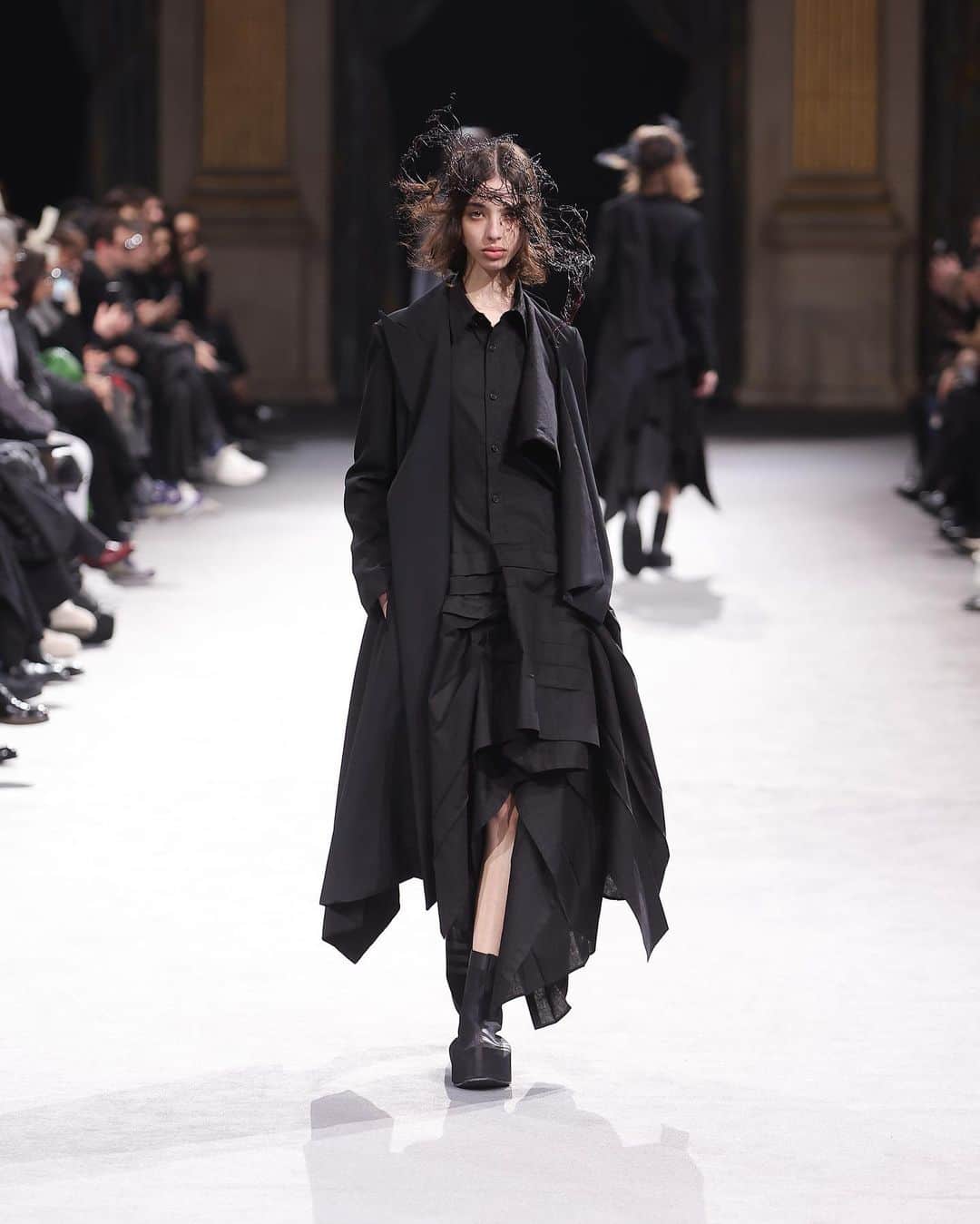 ワイスリーのインスタグラム：「The adidas x Yohji Yamamoto KYASU Zip Boot, from the Yohji Yamamoto 2023-24 Autumn-Winter collection.   Photo by @yohjiyamamotoofficial.   #YohjiYamamoto #adidas #Y3」