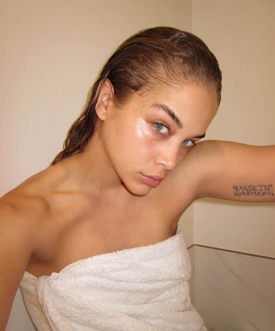 ジャスミン・サンダースのインスタグラム：「Fresh Face 🧖🏽‍♀️」
