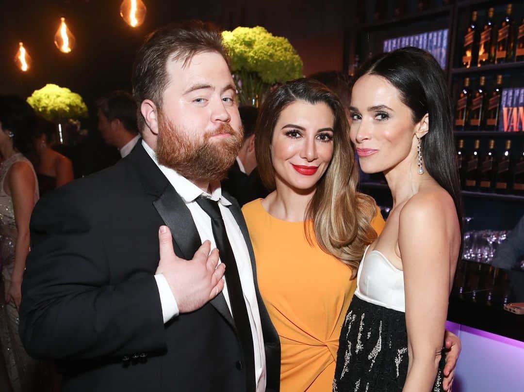 アビゲイル・スペンサーのインスタグラム：「Happy Meet Cute-aversary! 💕 Then <> Now. @nasimpedrad @paulwhausergram  📸 @justbish & 🙋🏻‍♀️」