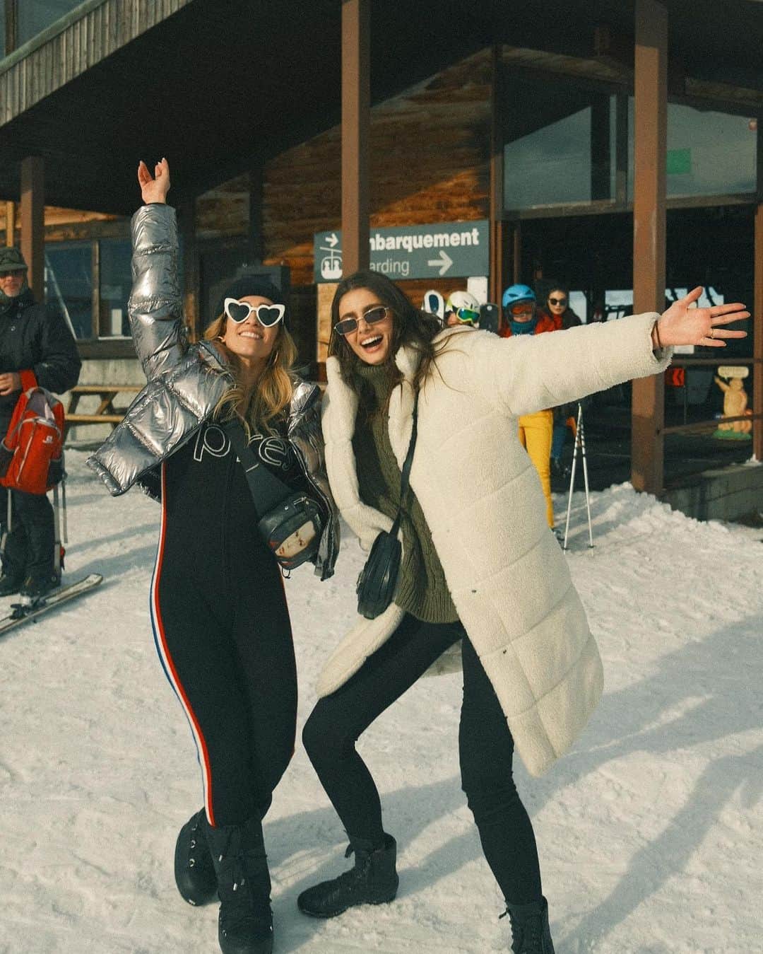 テイラー・ヒルのインスタグラム：「✨ Chlochevel ✨ @chloestroll 💗💗💗」