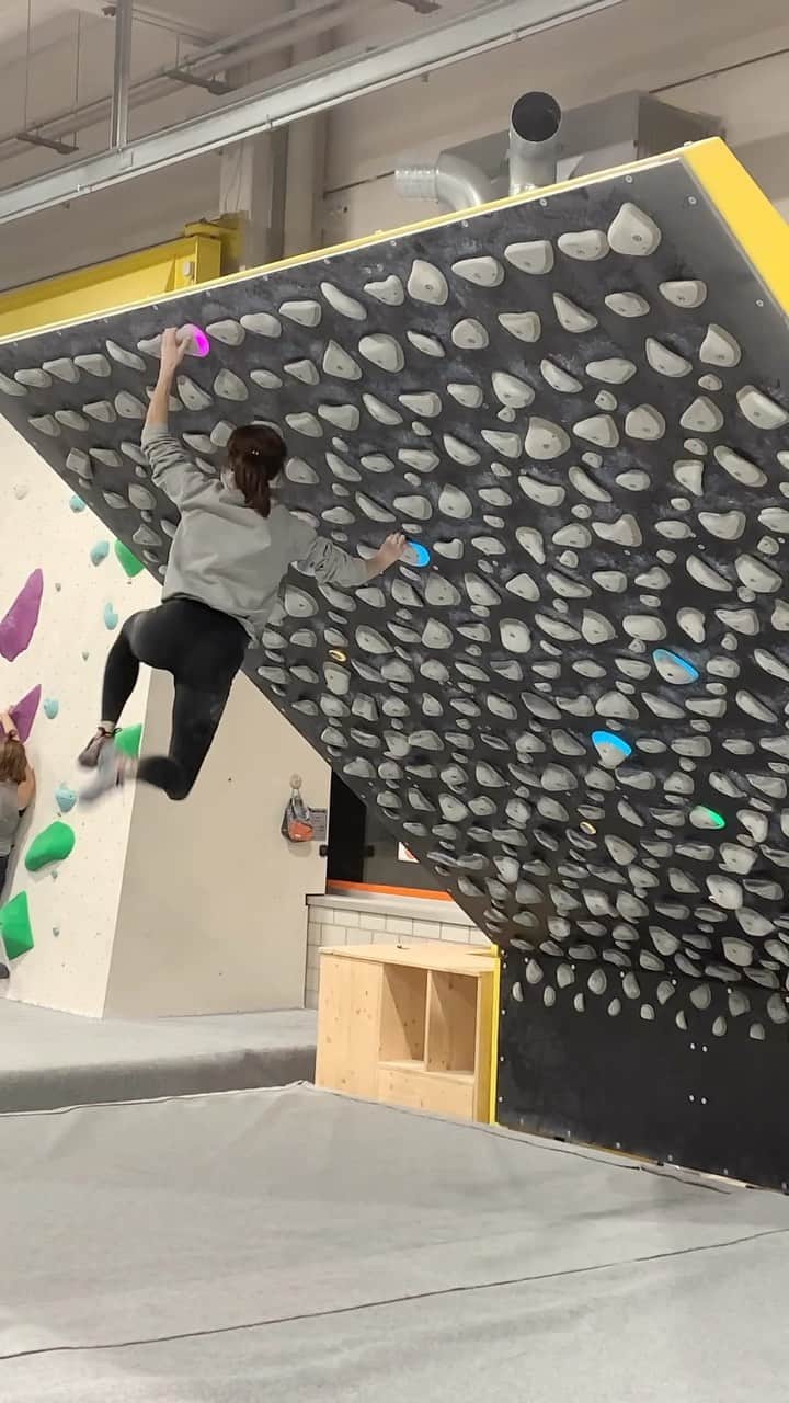 ジュリアン・ワームのインスタグラム：「Kilterboard mood 🌊」