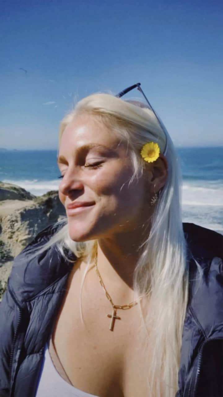 タティアナ・ウェストン・ウェブのインスタグラム：「🤍🌼 aquela menina que ama viver」