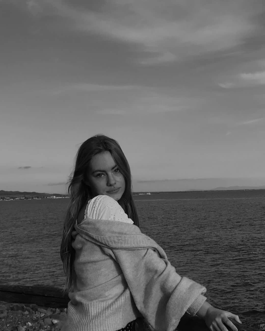 Annabel Smitさんのインスタグラム写真 - (Annabel SmitInstagram)「Craving the ocean 🖤 from the archives, at the Italian coast back in ‘20 🤍」3月16日 4時37分 - annabelsmitt