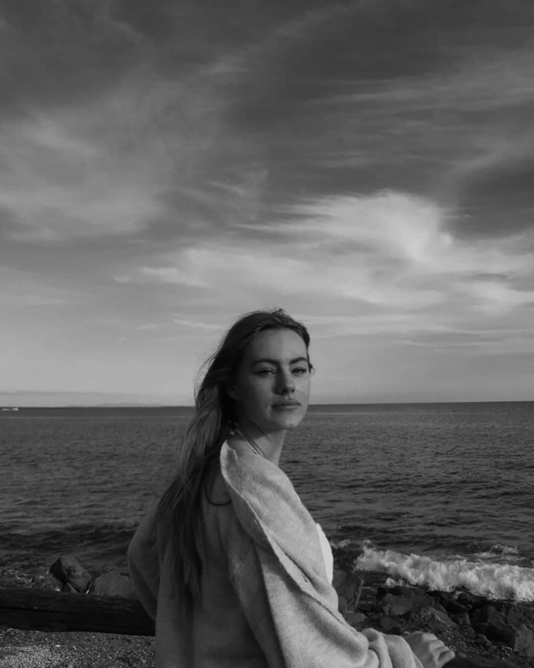 Annabel Smitさんのインスタグラム写真 - (Annabel SmitInstagram)「Craving the ocean 🖤 from the archives, at the Italian coast back in ‘20 🤍」3月16日 4時37分 - annabelsmitt