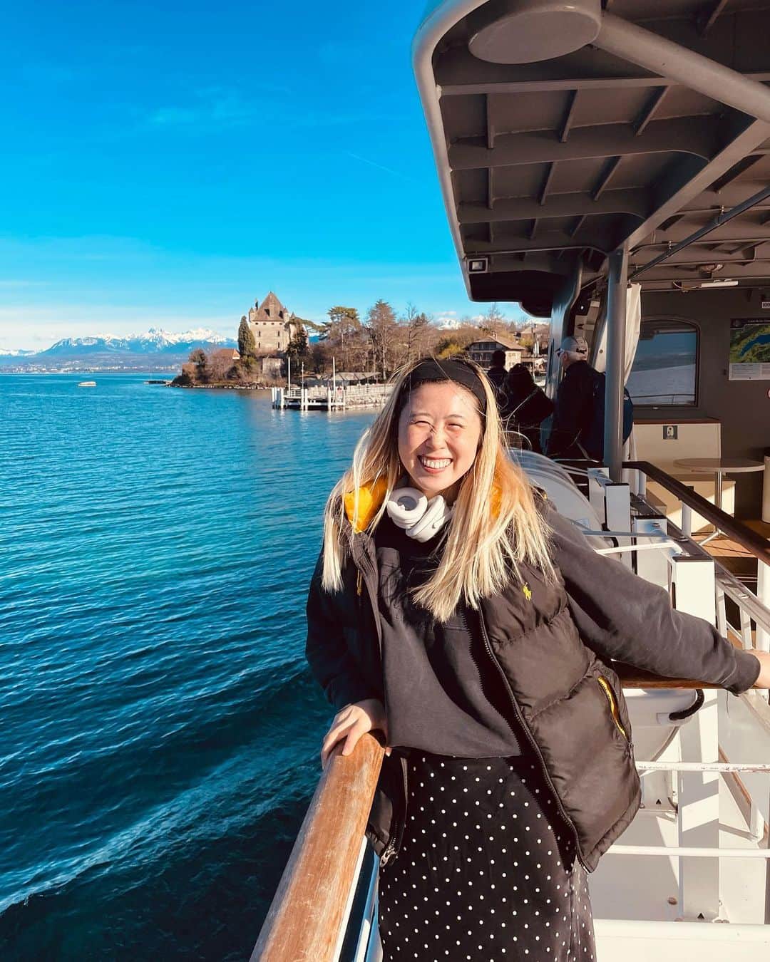 山田愛さんのインスタグラム写真 - (山田愛Instagram)「Yvoire, France 🇫🇷   ⛵️☀️💙   ボートに乗って湖の逆側、フランスの小さな村イボワールに行ってきた。綺麗で可愛くて素敵な村だった🤍 今日晴天だからボート乗ってどこかへ行こうって急に決めた旅☀️ やっぱり即行動に限る😍  Take some moments for you🥰✨  #france #sunnyday #フランス #ヨーロッパ #🇫🇷」3月16日 5時09分 - aiyamada_
