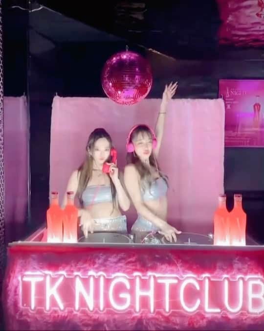 あさちるのインスタグラム：「@tk.nightclub 期間限定でPINK NEONなKAWAIIフォトスポットが登場🎟💝  ここ以外にもKAWAIIフォトエリアがたくさん💘  #tknightclub　 @xrated_liqueur  #PinkYourMoment」