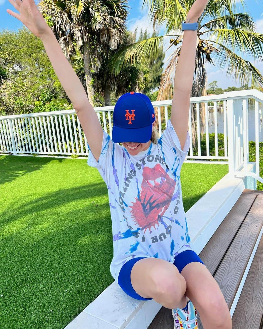 ケイト・アプトンのインスタグラム：「Who’s excited for Amazin’ Day on March 25th?! 🙋🏼‍♀️ I’m ready to rep my @mets pride in NYC 🧡💙 Don't forget to wear your hat and learn more about Amazin’ Day at Mets.com/AmazinDay #AmazinDay」