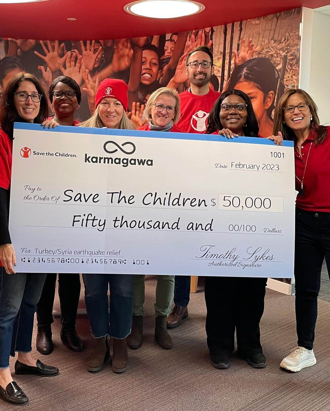 ティモシー・サイクスさんのインスタグラム写真 - (ティモシー・サイクスInstagram)「I’m proud to present @savethechildren with a donation of $50,000 from @karmagawa to help the victims of the Turkey/Syria earthquake which has killed 54,000+ people, injured hundreds of thousands of people and animals, destroyed an estimated 230,000 buildings and now there are millions of people who are homeless and in URGENT NEED of whatever support we can give them. The entire @karmagawa team and I can’t thank everyone enough for their donations as working together is the key to saving as many lives as possible and this newest donation focuses on helping the many children affected by this tragedy. Aside from just helping with urgently needed supplies, @savethechildren has programs designed to help children cope with what’s happened as many children are very confused by tragedies like this and that’s why we’ve also donated to this great charity several times in the past to help kids in Mexico, Haiti & Ukraine. As always, we donate 100% of funds raised as Karmagawa cofounder @badboi and I pay all the charity-related expenses ourselves so EVERY donation great and small helps these hard-hit communities so much so please keep donating/sharing and together let’s help as many people/animals as possible, especially in their time of URGENT need now! #helpturkey #helpsyria #earthquakerelief #savethechildren #karmagawa」3月16日 6時38分 - timothysykes