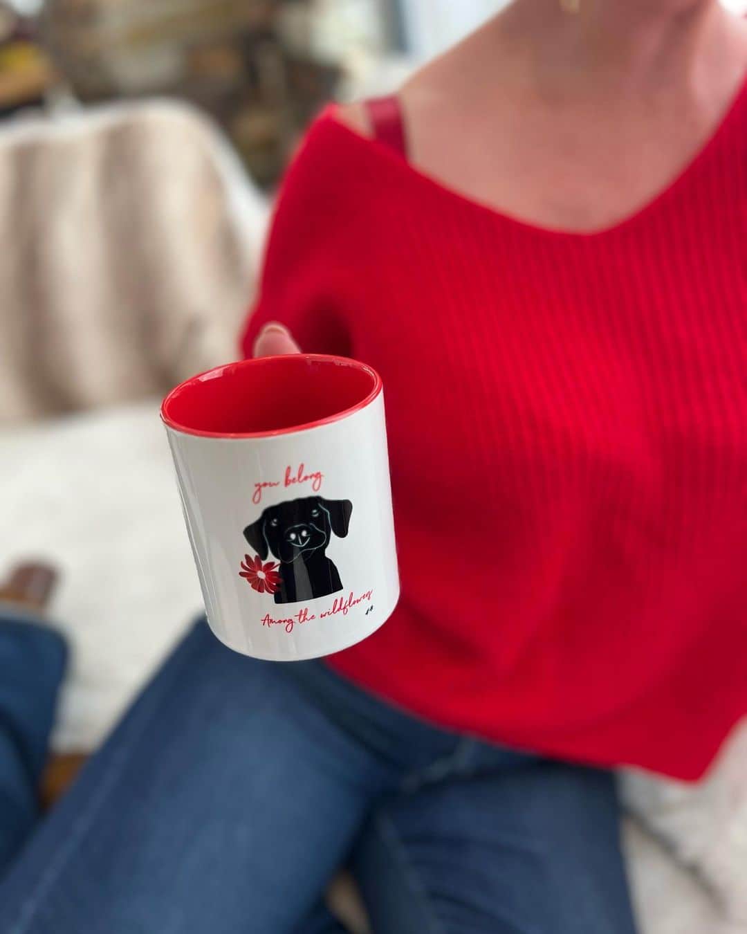キャサリン・ハイグルさんのインスタグラム写真 - (キャサリン・ハイグルInstagram)「What am I up to? Nothing much. Just having a quiet moment. Enjoying my tea. In the mug I designed. That just happens to perfectly match my sweater. That I’m selling in my Shopify store where all proceeds go to animals in need. I’m selling the mug. Not the sweater. Though I will sell the sweater for said cause if it brings in a high enough price….😏❤️ Shopify link in bio…and thanks in advance for helping me help them!」3月16日 6時38分 - katherineheigl