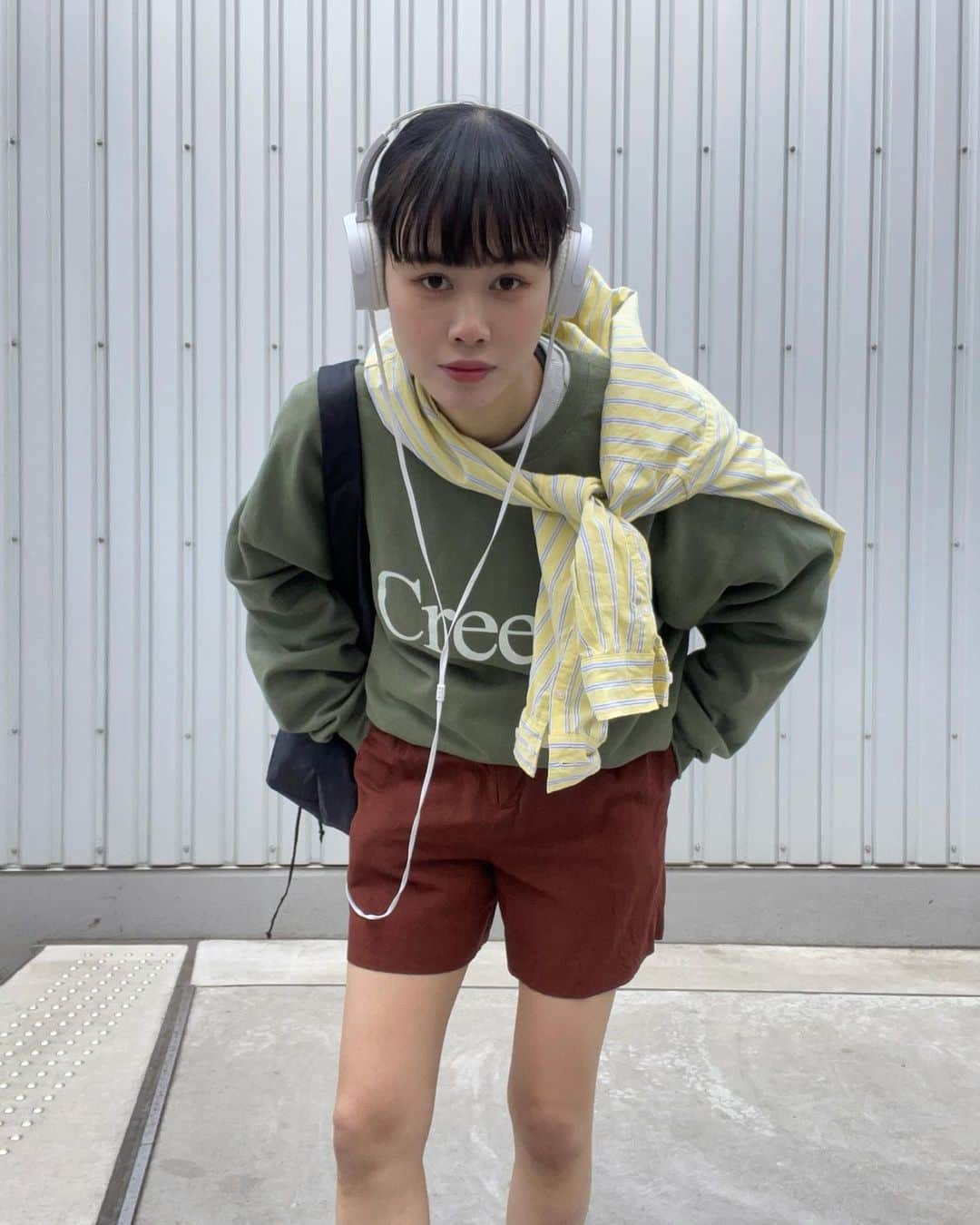田中シェンさんのインスタグラム写真 - (田中シェンInstagram)「ありカツオございます🐟 (詳しくは本文で！)  Tops @creek_anglersdevice  Shirts @poloralphlauren  Pants @stevenalan  Shoes @salomon  Bag @apretro_official  Pierce @cartier   インスタのおすすめに流れて きた鰹節たっぷりのおにぎり、 田中も食べたい！ と思い行ってきました🍙  #渋谷かつお食堂  @katsuoshokudo  こじんまりコの字カウンターは 店員さんがよく話しかけてくれて、 とってもリラックス。これでもかと 舞い踊る鰹節渋谷おにぎりは、本当に絶品でした。星3っつ！これにトッピングでわさびをつけたらまー、最高。帰りに 「あり鰹ございました。」 「ごち鰹ございました。」 と掛け合い、とても気分良かったです。また女将がいる時いきます‼️  @alldayplace_shibuya  グリーンのタイルが印象的なカフェ。写真撮るため外の席へ。 オーツミルクラテが命綱。 お腹いっぱいだったから次はピザ🍕食べたい！  知ってるようでまだまだ知らないお店いっぱいの渋谷がとにかく楽しい❣️おすすめのお店あったら教えてください☺️🙌🏻  良い週末を❣️  Have u ever tried Dried bonito rice balls 🍙 ? Here’s a good place to go in Shibuya. @katsuoshokudo ppl works there are very friendly to tourists 🫶🏻 and the rice ball, miso soup set is AMAZING 🤩 gotta try !  #渋谷グルメ巡り #渋谷朝ごはん #渋谷ごはん #渋谷さんぽ #宮下パークグルメ #宮下パーク屋上 #miyashitapark #tokyotourism #渋谷ファッション #春ファッションコーデ #スポーティーコーデ好き #ヘッドホンコーデ  #ヘッドホン女子 #salomonshoes  #テック系 #渋谷さんぽ  #creekfashion #코디스타그램그램 #日本旅遊達人  #옷스타그램daily #오늘뭐입지❓  #周边游好去处 #每日穿搭分享 #日系穿搭必備  #데일리룩패션 #먹방」3月16日 19時50分 - shen_tanaka