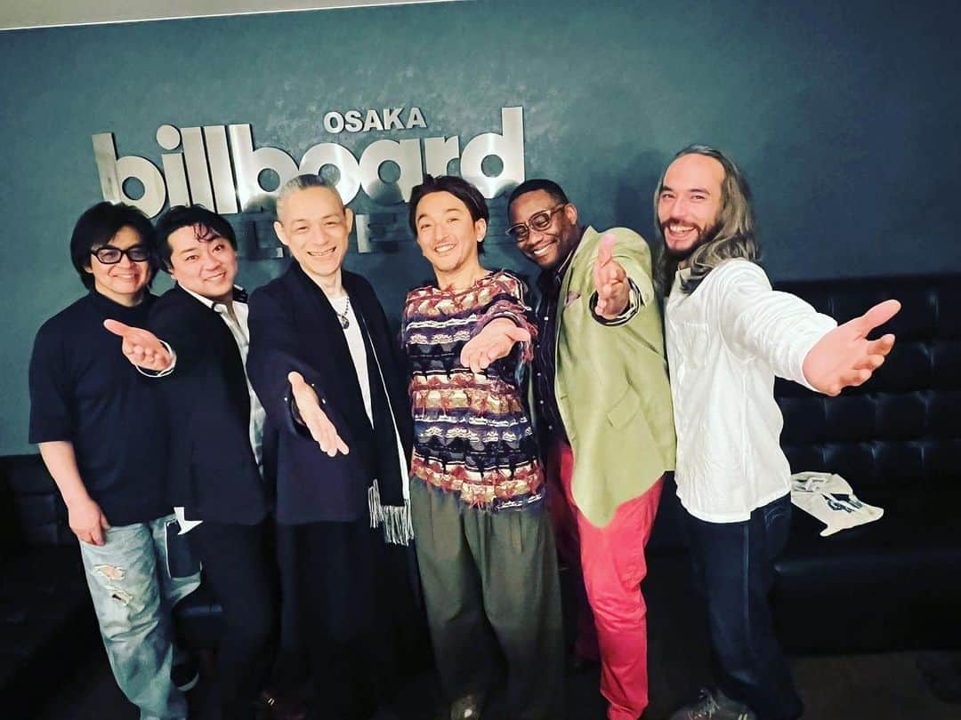 TOKUのインスタグラム：「Huge love and thanks to my fam musicians in the music !! I’m always grateful to spend time with these incredible humans and to serve the music.  And thank everyone who makes this happen for your hard work and support ! Lastly, thank a great audience for their warm support !❣️  #tokujazz #yosukeonuma #kaipetite #takashinumazawa #davidbryantpiano #satsukikusui  #musicianslife #greatshow #billboardliveosaka」