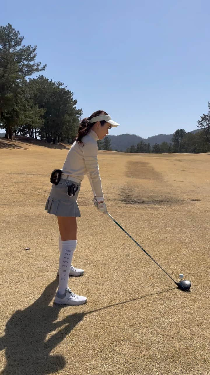 山下詩乃のインスタグラム：「後半もお願いします🌸春だね🥰  👟@pumagolf_japan  アルファキャットディスク🥏一番好き👟🤭💕  #ゴルフ #ゴルフ女子 #ゴルフ好きな人と繋がりたい #ゴルフスイング #ゴルフ男子 #春ゴルフ #日焼けの季節 #女子ゴルフ」