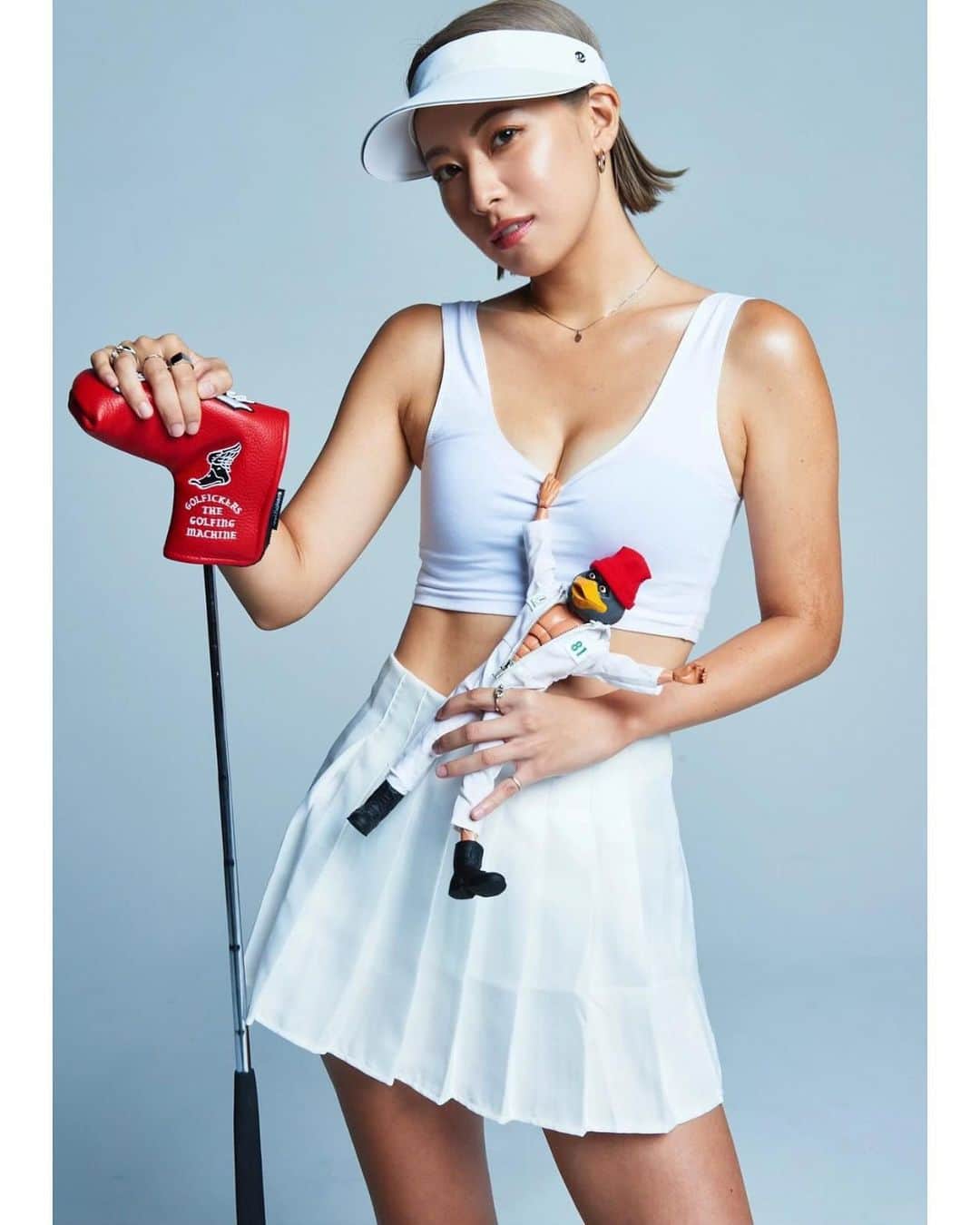 平野杏梨のインスタグラム：「golfoutで実はお蔵入りになったshot🦆💛  プロフィール写真変えたらめちゃくちゃ好評だったのでポストにも🥹❤️‍🔥  4月に @golf.out issue.3の発売が決まったみたいですね🤭今から楽しみ📚💛」