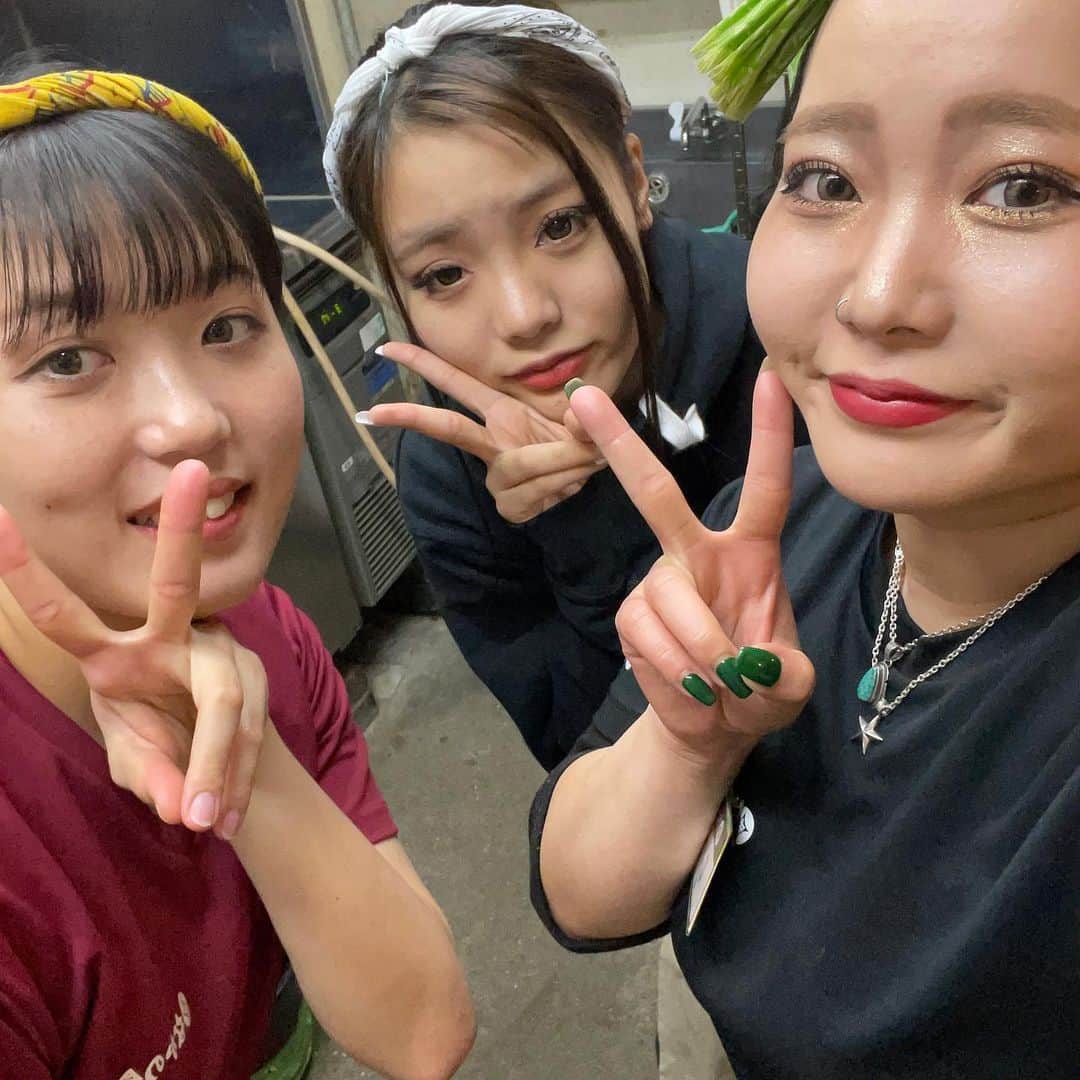 なかの食鶏十三店のインスタグラム：「こんばんは‼︎なかの食鶏十三店です🐓 本日はこのメンバーで元気に営業いたします🔥  本日WBC準々決勝？ですか⁉︎ 店内テレビございますので一緒に侍ジャパン応援しましょう‼︎‼︎‼︎‼︎‼︎‼︎‼︎  #なかの食鶏十三店  #十三グルメ  #十三居酒屋  #まひろは  #佐々木さん推し  #りえさんは  #おおたにしょうへい  #のあちゃんねる」