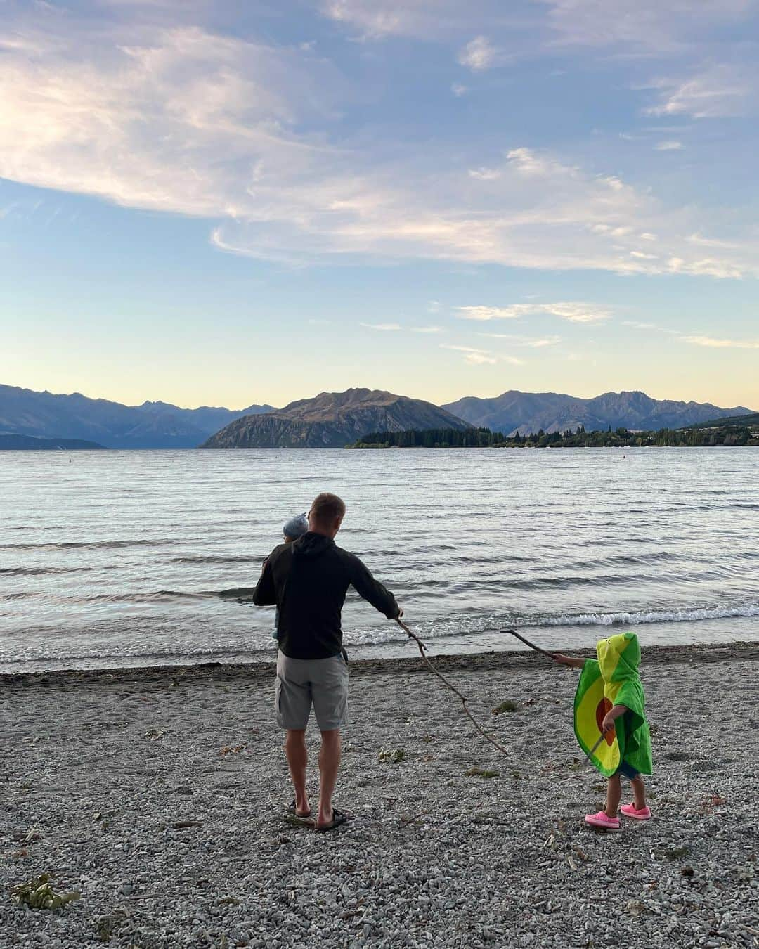 サラ・マイアーさんのインスタグラム写真 - (サラ・マイアーInstagram)「New Zealand 🇳🇿 week 5 🌿🌳💜🥑🐧   Spent some amazing days in Wanaka and Queenstown before heading north again. Next stop: Christchurch.  #travelling #travellingtheworld #travellingnewzealand #travellingwithkids #wanaka #queenstown #southisland #nofilter」3月16日 17時17分 - sarah.van.berkel