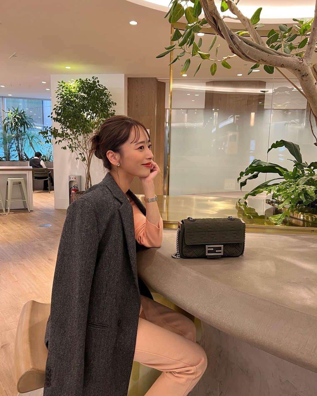 近藤千尋のインスタグラム：「今日は一粒万倍日だねぇ🌾✨ 何か新しいこと始めるにはぴったりの日❤️ お財布新調したり、、、 @fendi 🌷🤍  皆にとって素敵な1日になりますように💓 ハッピー全開で行きましょう☺️💯🤍」