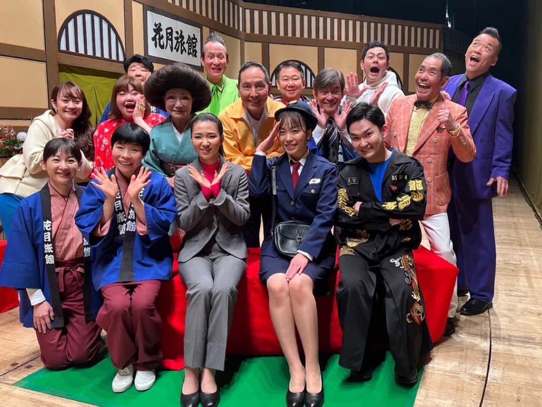 杜このみのインスタグラム：「3月6日から3月13日まで 御園座さんステージに 出演させて頂きました！ 一部は吉本新喜劇の皆さんとのお芝居でした💐 もう、皆さんのアドリブが毎日面白くてお腹を抱えて爆笑していました！！🤣♡ 私は、犯人を追いかける前にお化粧直しをする、ツッコミどころ満載の警察官の役をさせて頂きました♡💄笑 貴重な経験をさせて頂き感謝です☺️💐 #吉本新喜劇  #御園座」