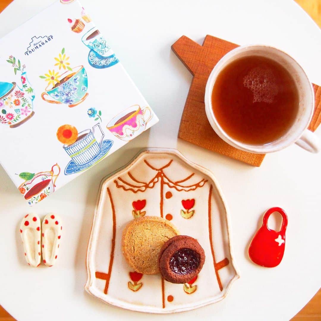 木村涼子さんのインスタグラム写真 - (木村涼子Instagram)「2023.3.16 個展でいただいたツマガリのクッキー🍪 やっぱりすごく美味しい〜♡ お茶のお供に楽しませていただきました。 本当にありがとうございました✨ #ツマガリ　#クッキー詰め合わせ　#お皿　#プレート　#洋服のプレート」3月16日 10時06分 - kimuryou