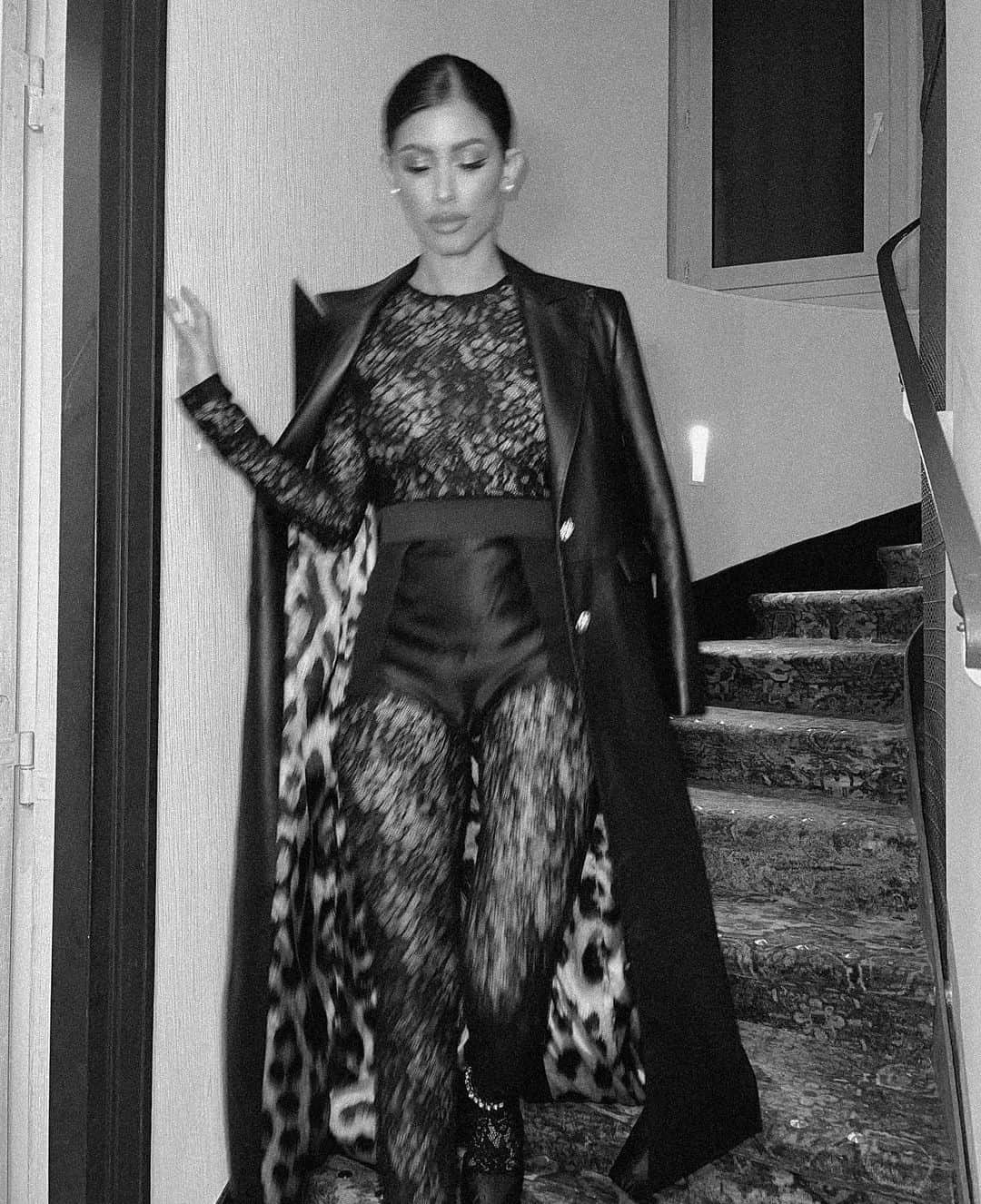 Alexandra M Rodriguezのインスタグラム：「Ciao, Bella 🌹🖤  #pfw #paris #dolce #dolcegabbana #ciaokim #fierce」