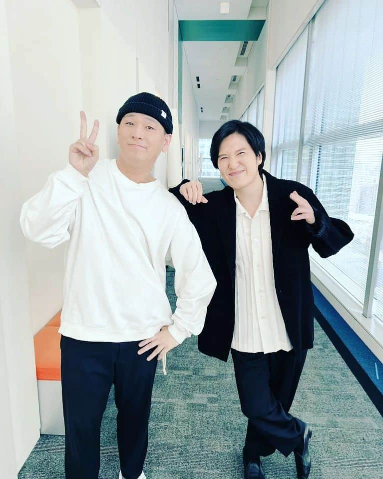 Mr.シャチホコさんのインスタグラム写真 - (Mr.シャチホコInstagram)「日テレ📺️『スッキリ』の清さんのコーナーで清さんのピアノ伴奏でミスチルものまね&今日の為だけのオリジナル楽曲『門出』(作曲清塚信他　作詞Mr.シャチホコ)を披露させていただきました😁  清さんありがとうございました‼️」3月16日 10時35分 - mr_shachihoko