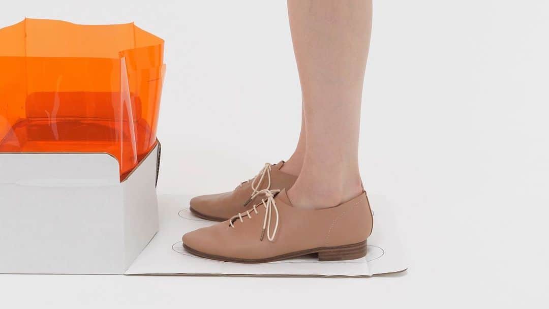 エンダースキーマのインスタグラム：「New collection, 2023ws(winter/spring) will be at stores from the 18th of Mar. *flagship stores @sukima_shop and retailers in Japan *abroad late Mar  “foot cast” is a self-modeling product that allows you to mold leather shoes for your own feet. In response to the current trend of personalized fit enabled by new technology in the fashion industry, Hender Scheme have used our expertise to develop a unique approach that references neither bespoke traditional shoe making techniques nor the advanced technology used in modern sneakers.  #footcast #henderscheme #2023ws」