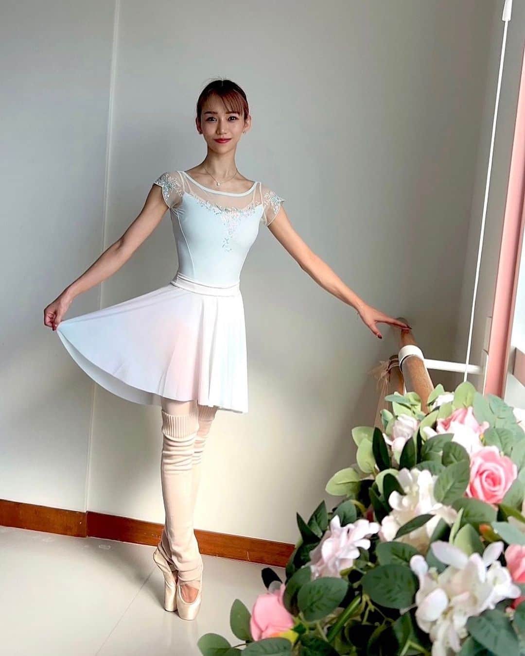 yu-yu.（友癒）のインスタグラム：「. 新しいレオタードがもはや衣装なくらい可愛い💠✨ このストーンと色と…伝わるかなぁ😩 #chacott #チャコット #ballet #バレエ #レオタード」
