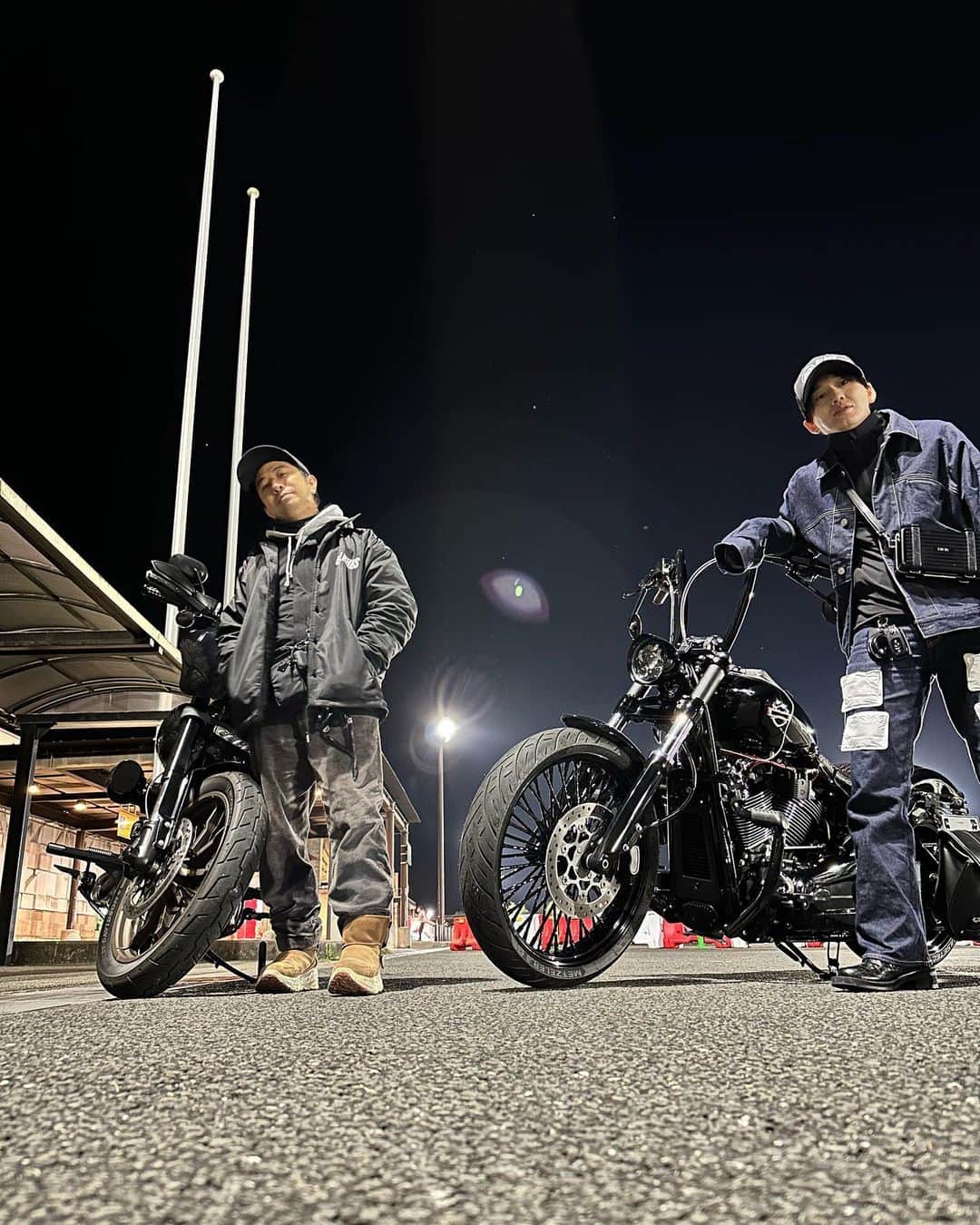 花村想太のインスタグラム：「BLACK HORSE日誌 談合坂に行ってきました^ ^ いやー。バイクって悩みを吹き飛ばしますねー。 ほんと。 カツよ早く免許とってくれ！わら  #FXBRS #トライジャ #ブレイクアウト114 #ハーレーダビッドソン」