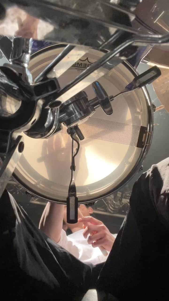 Bunta のインスタグラム：「"Hello & Goodnight"  怒涛のライブのおさらいしてきやす😍 アコースティックライブでミュートのドラム叩くの気持ち良くて大好きや👌  #totalfat #drums #drummer #drumforhappy #drumlife  #drummerlife #drummers」