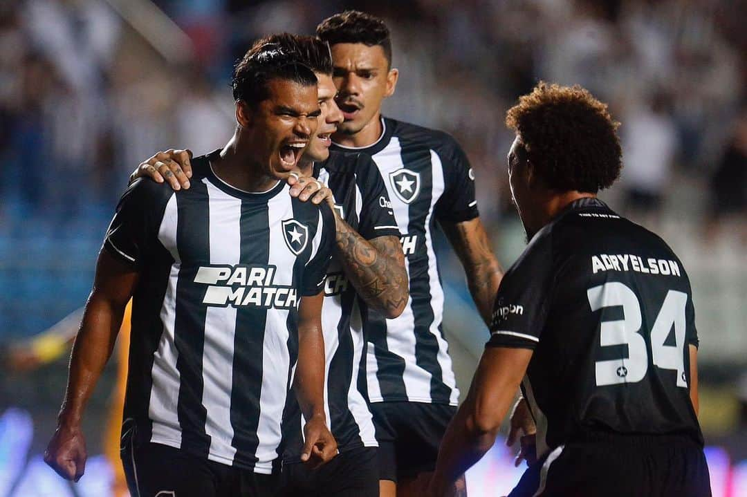 ダニーロ・バルボサのインスタグラム：「Feliz demais em marcar meu primeiro gol pelo Fogão. Classificação garantida com muito apoio da nossa torcida!  🙌🏾🔥⚽️」